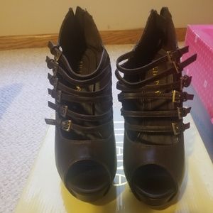 Liliana - Carinthia Color: Brown Size: 10